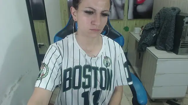 Snapshot of Anniee_x chatting on 02/28/25, 01:03 Anniee x online show from 02/28/25, 01:03