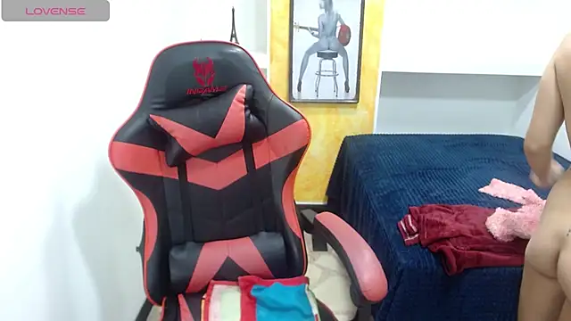 Snapshot of Anniee_x chatting on 03/10/25, 12:37 Anniee x online show from 03/10/25, 12:37