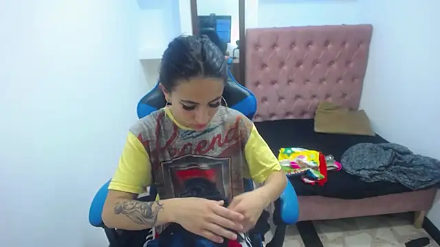 Snapshot of Anniee_x chatting on 03/13/25, 12:35 Anniee x online show from 03/13/25, 12:35