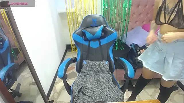 Snapshot of Anniee_x chatting on 03/15/25, 06:43 Anniee x online show from 03/15/25, 06:43