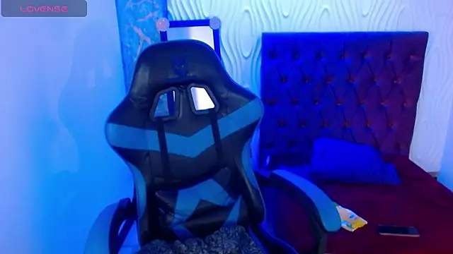 Snapshot of Anniee_x chatting on 03/19/25, 12:56 Anniee x online show from 03/19/25, 12:56