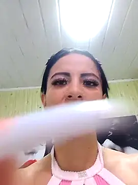 Snapshot of Anniee_x chatting on 09/19/25, 01:34 Anniee x online show from 09/19/25, 01:34