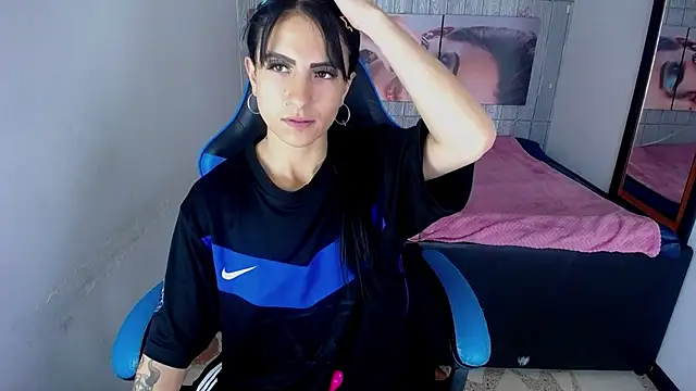 Snapshot of Anniee_x chatting on 09/29/25, 12:32 Anniee x online show from 09/29/25, 12:32