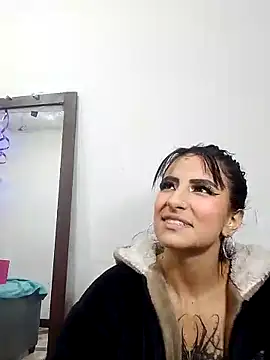 Snapshot of Anniee_x chatting on 10/07/25, 01:08 Anniee x online show from 10/07/25, 01:08