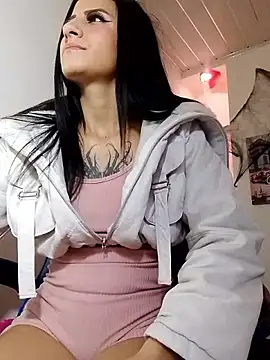 Snapshot of Anniee_x chatting on 10/30/25, 01:01 Anniee x online show from 10/30/25, 01:01