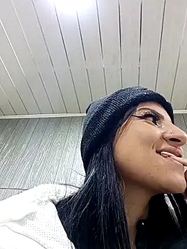 Snapshot of Anniee_x chatting on 03/05/26, 12:23 Anniee x online show from 03/05/26, 12:23