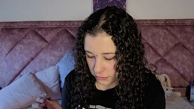 Snapshot of Charlotte__Miller chatting on 09/09/25, 11:43 Charlotte Miller online show from 09/09/25, 11:43