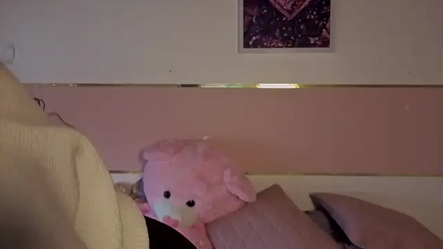 Snapshot of Charlotte__Miller chatting on 11/20/25, 12:05 Charlotte Miller online show from 11/20/25, 12:05