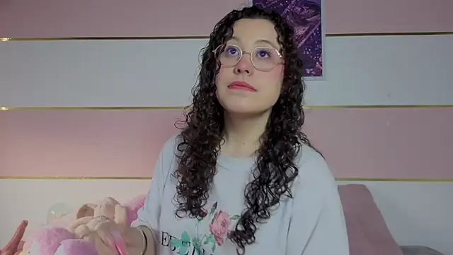 Snapshot of Charlotte__Miller chatting on 11/21/25, 11:31 Charlotte Miller online show from 11/21/25, 11:31