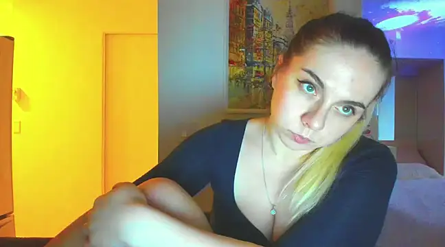 Snapshot of HappyIva chatting on 01/03/25, 11:12 HappyIva online show from 01/03/25, 11:12