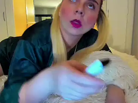 Snapshot of HappyIva chatting on 01/14/25, 01:04 HappyIva online show from 01/14/25, 01:04