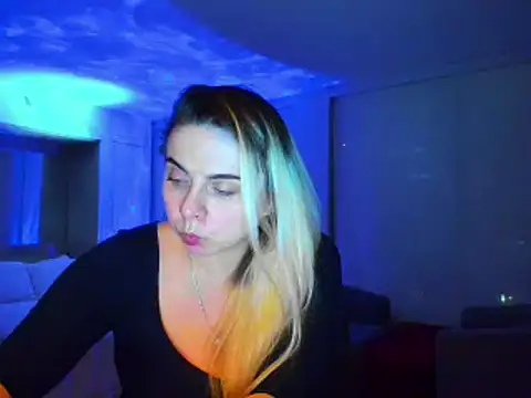 Snapshot of HappyIva chatting on 02/04/25, 12:22 HappyIva online show from 02/04/25, 12:22