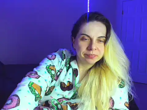 Snapshot of HappyIva chatting on 02/17/25, 08:19 HappyIva online show from 02/17/25, 08:19