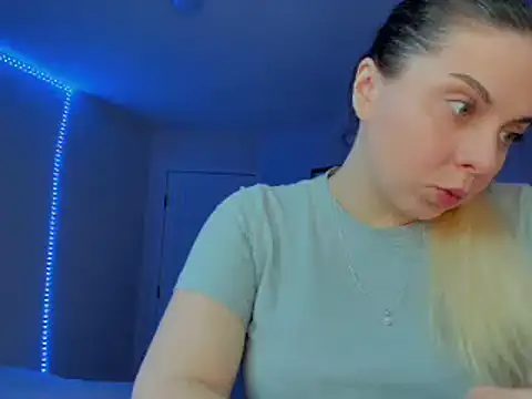 Snapshot of HappyIva chatting on 02/26/25, 11:04 HappyIva online show from 02/26/25, 11:04