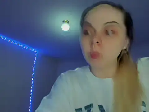 Snapshot of HappyIva chatting on 03/04/25, 03:44 HappyIva online show from 03/04/25, 03:44