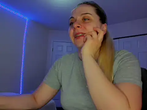 Snapshot of HappyIva chatting on 03/15/25, 06:47 HappyIva online show from 03/15/25, 06:47