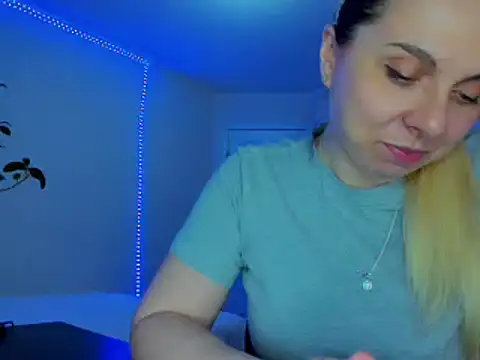 Snapshot of HappyIva chatting on 03/16/25, 01:17 HappyIva online show from 03/16/25, 01:17