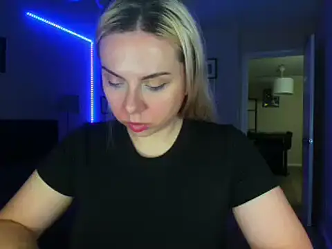 Snapshot of HappyIva chatting on 09/15/25, 02:55 HappyIva online show from 09/15/25, 02:55