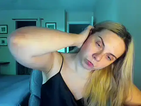 Snapshot of HappyIva chatting on 09/18/25, 12:34 HappyIva online show from 09/18/25, 12:34