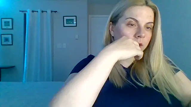 Snapshot of HappyIva chatting on 11/10/25, 05:12 HappyIva online show from 11/10/25, 05:12