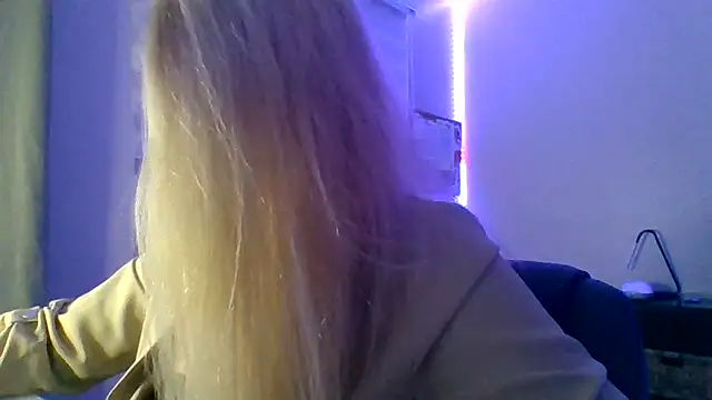 Snapshot of HappyIva chatting on 11/20/25, 05:18 HappyIva online show from 11/20/25, 05:18