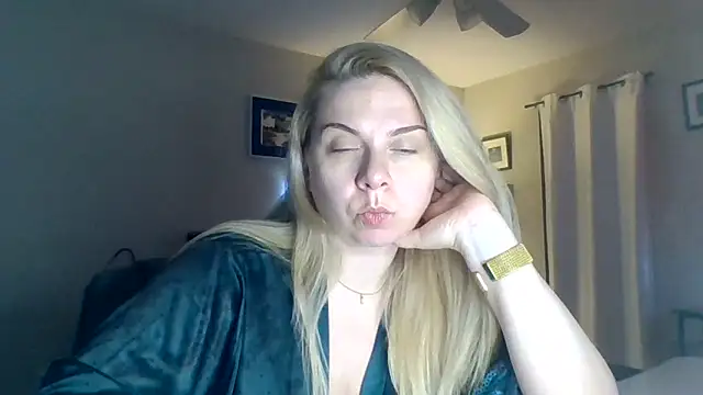 Snapshot of HappyIva chatting on 12/03/25, 11:14 HappyIva online show from 12/03/25, 11:14