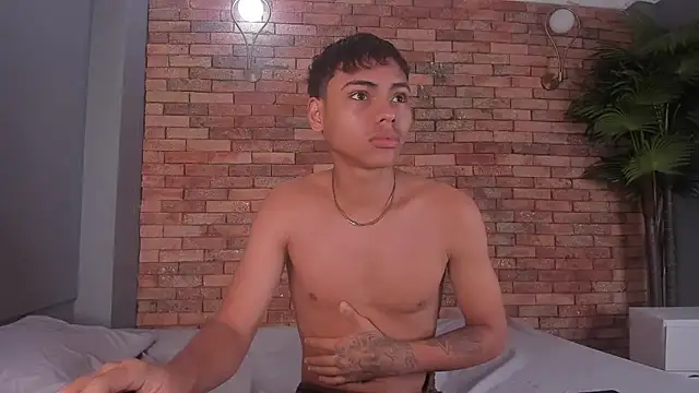 adam piarse01 online show from 12/03/25, 09:13