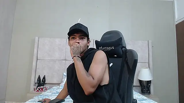adam piarse01 online show from 07/31/26, 01:49