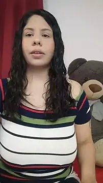 Snapshot of downsonMia chatting on 05/15/26, 01:07 downsonMia online show from 05/15/26, 01:07