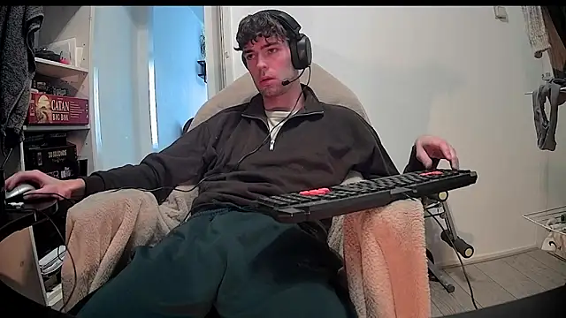 onesieboyx online show from 01/31/25, 10:20