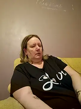 Snapshot of curvy_girl71 chatting on 01/03/25, 06:57 curvy girl71 online show from 01/03/25, 06:57