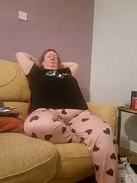 Snapshot of curvy_girl71 chatting on 01/11/25, 06:54 curvy girl71 online show from 01/11/25, 06:54