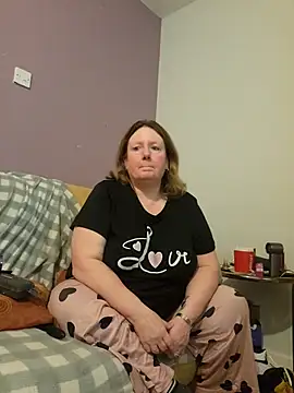 Snapshot of curvy_girl71 chatting on 02/23/25, 06:45 curvy girl71 online show from 02/23/25, 06:45