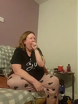 Snapshot of curvy_girl71 chatting on 02/24/25, 07:09 curvy girl71 online show from 02/24/25, 07:09