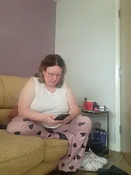 Snapshot of curvy_girl71 chatting on 03/09/25, 09:57 curvy girl71 online show from 03/09/25, 09:57