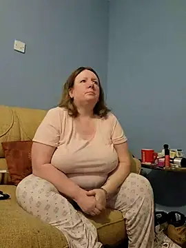 Snapshot of curvy_girl71 chatting on 03/17/25, 07:15 curvy girl71 online show from 03/17/25, 07:15