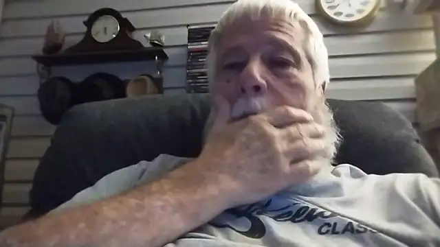 Snapshot of Futura_intx chatting on 06/16/26, 10:40 Futura intx online show from 06/16/26, 10:40