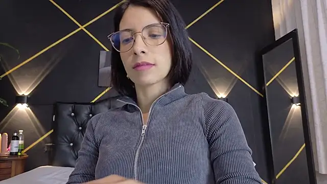 Snapshot of amabel_zambrano chatting on 10/12/25, 12:37 amabel zambrano online show from 10/12/25, 12:37