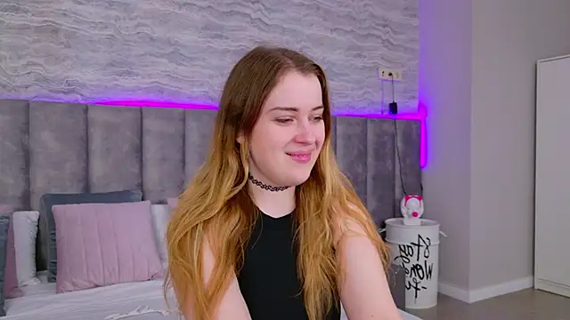 Snapshot of EllieGarson chatting on 03/18/25, 05:10 EllieGarson online show from 03/18/25, 05:10