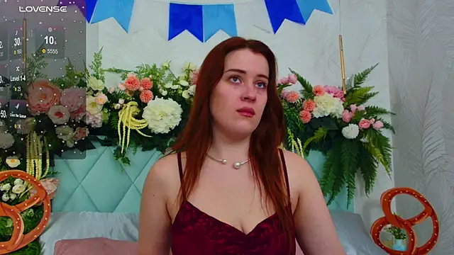 Snapshot of EllieGarson chatting on 09/26/25, 05:06 EllieGarson online show from 09/26/25, 05:06