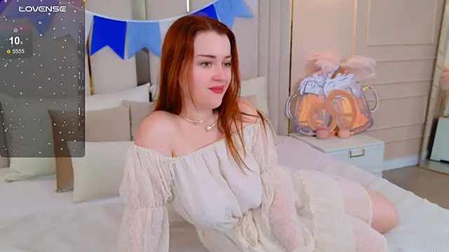 Snapshot of EllieGarson chatting on 09/28/25, 05:07 EllieGarson online show from 09/28/25, 05:07