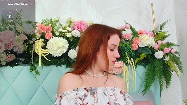 Snapshot of EllieGarson chatting on 10/09/25, 05:11 EllieGarson online show from 10/09/25, 05:11