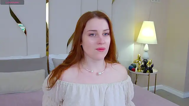 Snapshot of EllieGarson chatting on 10/18/25, 05:03 EllieGarson online show from 10/18/25, 05:03