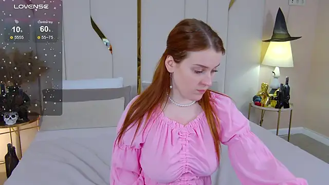 Snapshot of EllieGarson chatting on 11/04/25, 05:23 EllieGarson online show from 11/04/25, 05:23