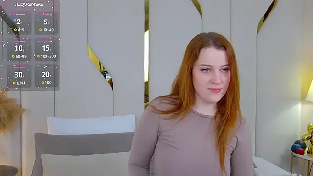 Snapshot of EllieGarson chatting on 11/17/25, 05:08 EllieGarson online show from 11/17/25, 05:08