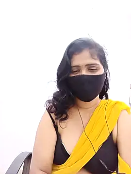 Snapshot of Lucky-Deepthi chatting on 10/25/25, 12:18 Lucky-Deepthi online show from 10/25/25, 12:18