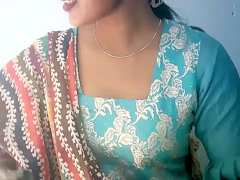 Snapshot of Barbie_183 chatting on 11/11/25, 05:18 Barbie 183 online show from 11/11/25, 05:18