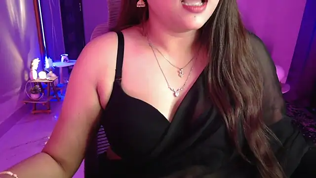 Snapshot of Mitikaa chatting on 10/25/25, 02:13 Mitikaa online show from 10/25/25, 02:13