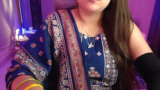 Snapshot of Mitikaa chatting on 10/30/25, 02:51 Mitikaa online show from 10/30/25, 02:51