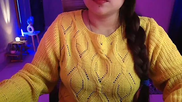 Snapshot of Mitikaa chatting on 11/18/25, 04:00 Mitikaa online show from 11/18/25, 04:00